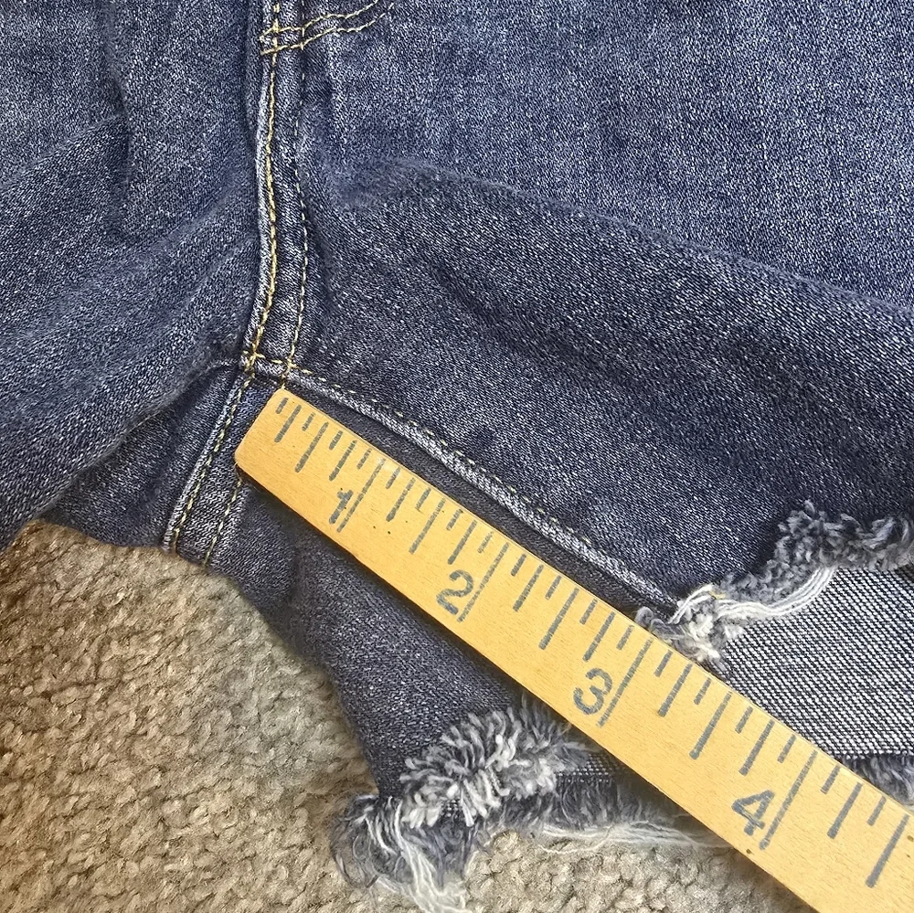 Levis Cut off Denim Shorts Waist Size 31 Raw Hem Medium/Dark Wash - Picture 5 of 9